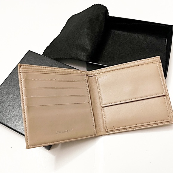 ✨GUC • CHANEL Beige New
Line Travel Bifold Wallet ✨AUTHENTIC - Picture 3 of 12
